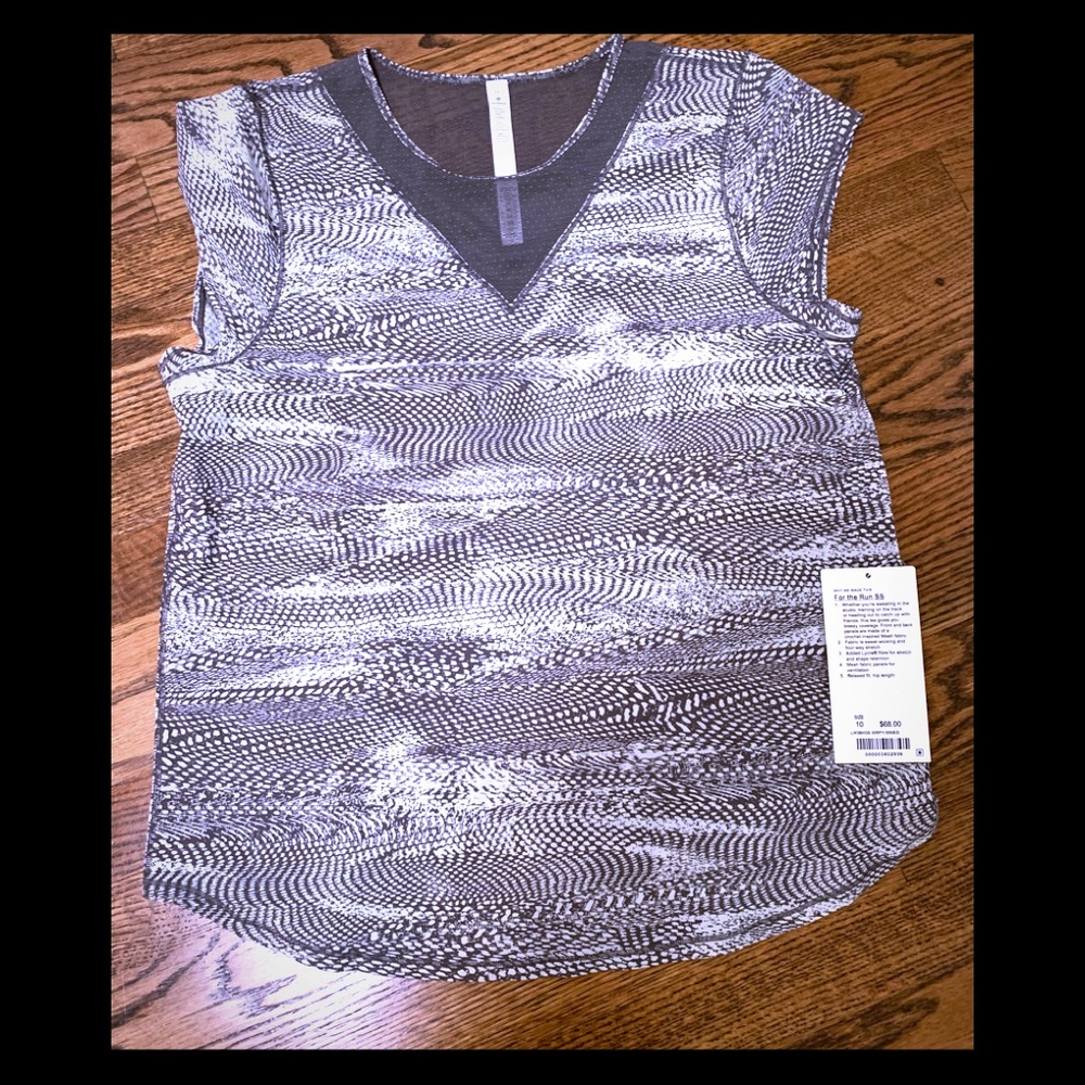 Lululemon NWT For the Run SS top
